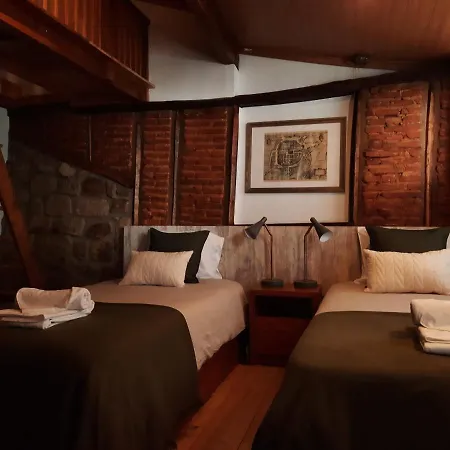 Casa Da Praca Velha Suit Mez. 4 Guest house *