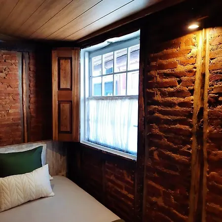 Casa Da Praca Velha Suit Mez. 4 Guest house *